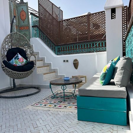 Riad Amazing Amazigh Avec Jacuzzi Petit Dejeuner Compris Avec Aussi Chambres Familiales Pres De La Place Jemaa El Fna Marrakesh Exterior foto