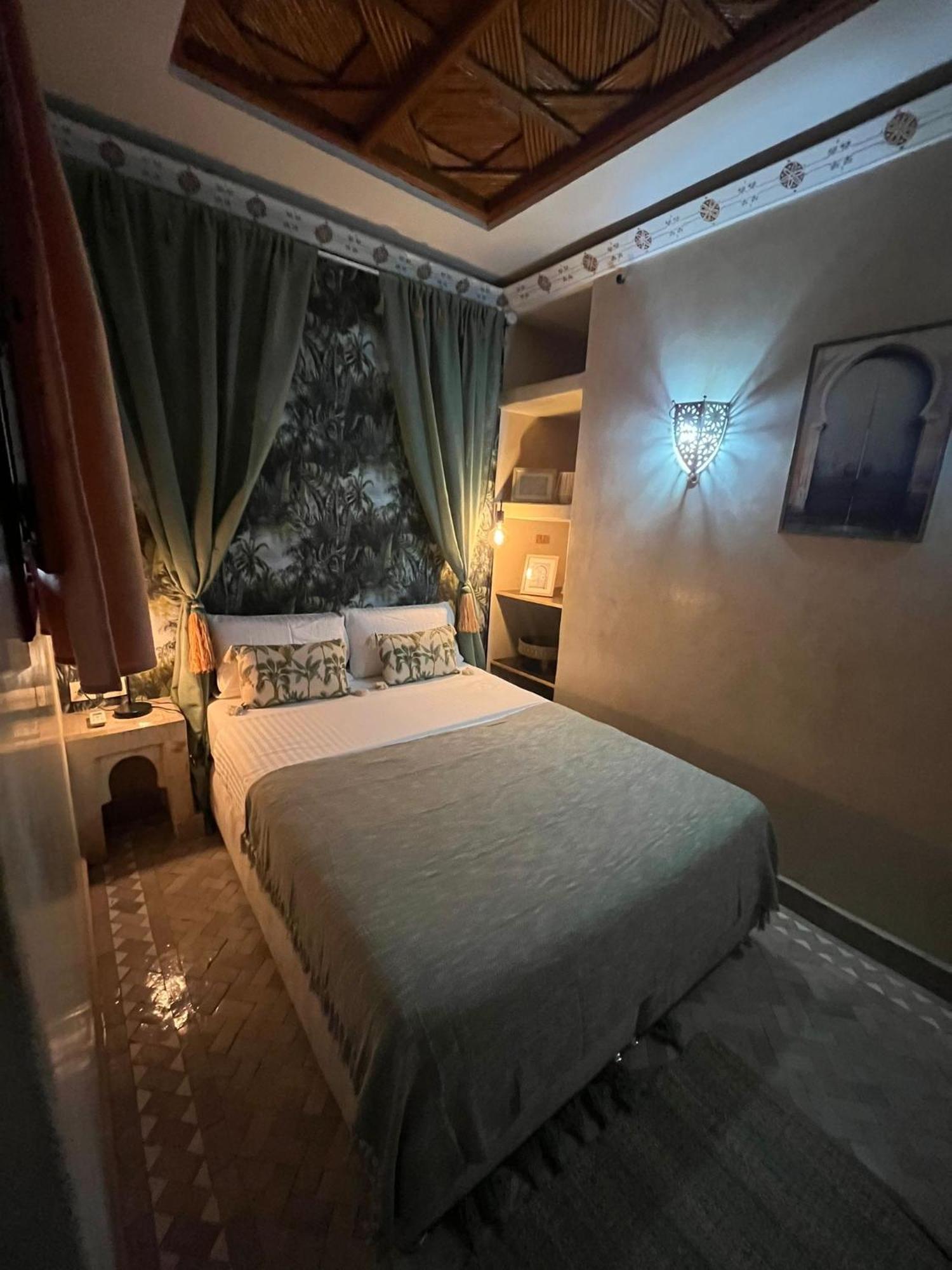 Riad Amazing Amazigh Avec Jacuzzi Petit Dejeuner Compris Avec Aussi Chambres Familiales Pres De La Place Jemaa El Fna Marrakesh Exterior foto