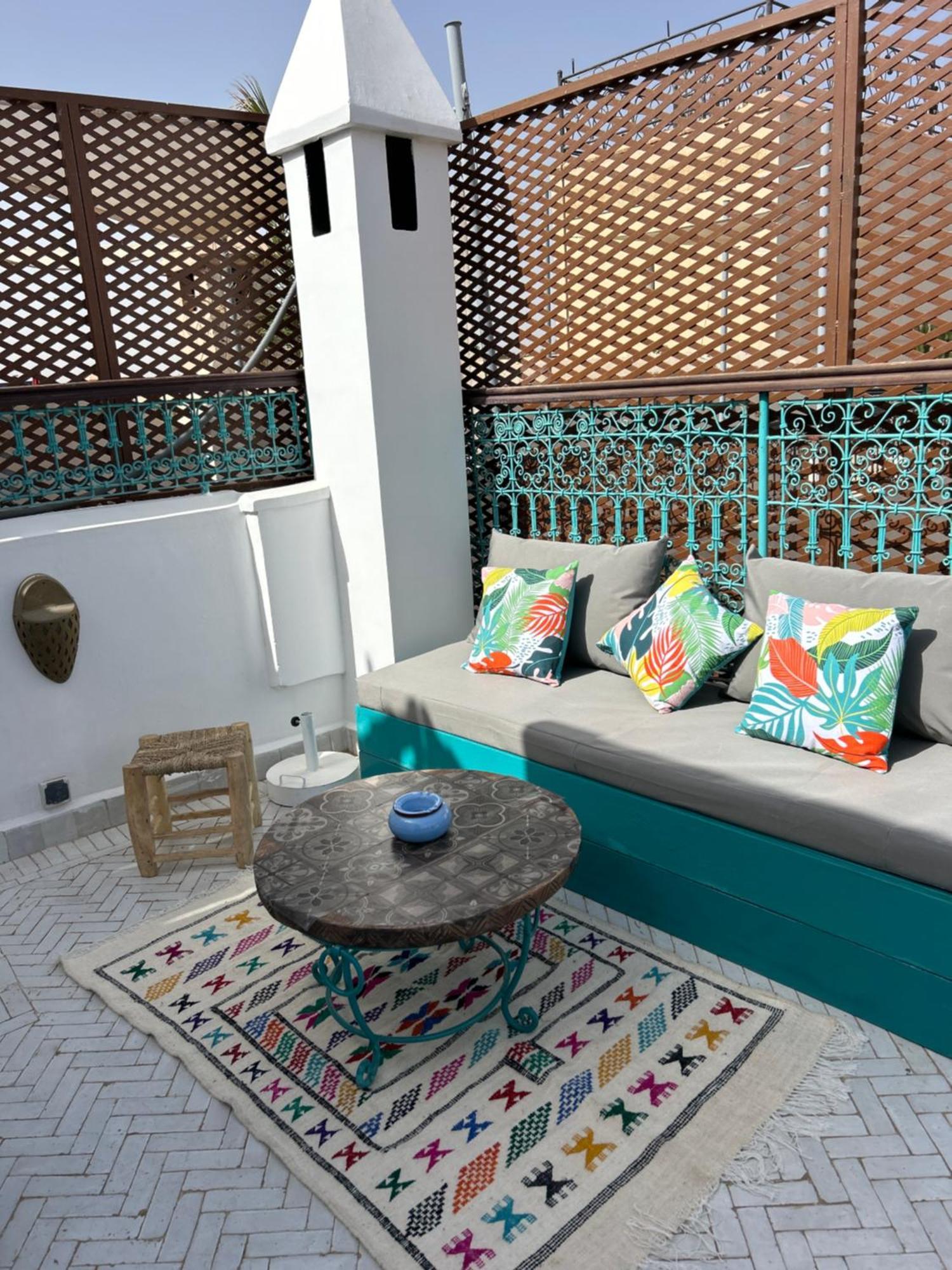 Riad Amazing Amazigh Avec Jacuzzi Petit Dejeuner Compris Avec Aussi Chambres Familiales Pres De La Place Jemaa El Fna Marrakesh Exterior foto