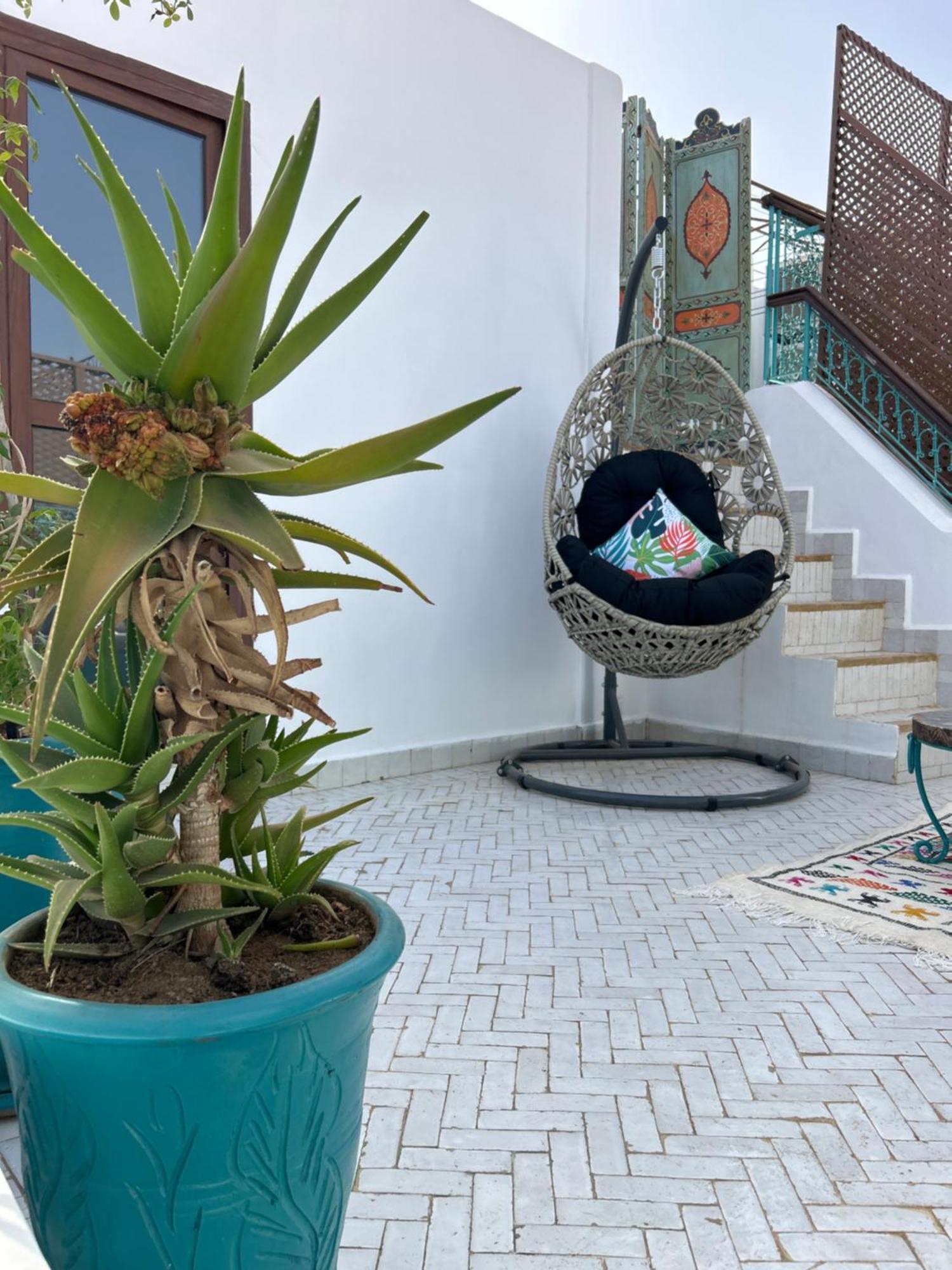 Riad Amazing Amazigh Avec Jacuzzi Petit Dejeuner Compris Avec Aussi Chambres Familiales Pres De La Place Jemaa El Fna Marrakesh Exterior foto